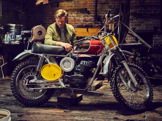 Steve McQueen garage moto