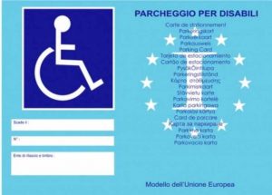 Contrassegno disabili: obbligatorio esporlo sul parabrezza