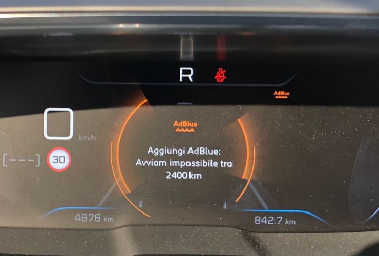 Spia AdBlue: perché si accende e cosa significa? - Rattix - Ratti Auto