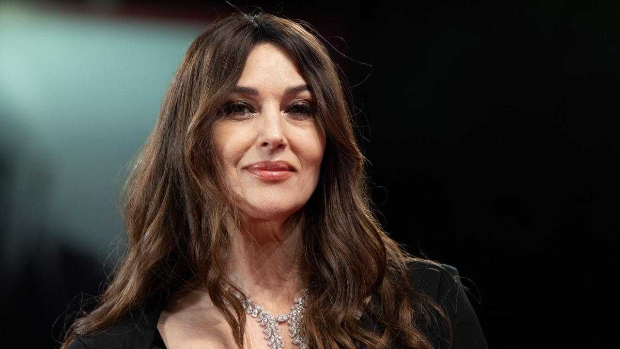 Monica Bellucci Avete Visto Il Suo Nuovo Amore Giovanissima è Paga