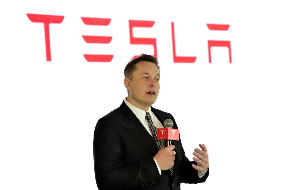 Tesla Elon Musk - Fonte Depositphotos - solomotori.it