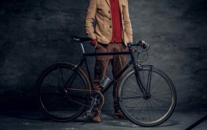 Uomo in bicicletta - Fonte Depositphotos - solomotori.it